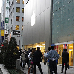 Apple Store, Ginza iPhoneを買い求める行列